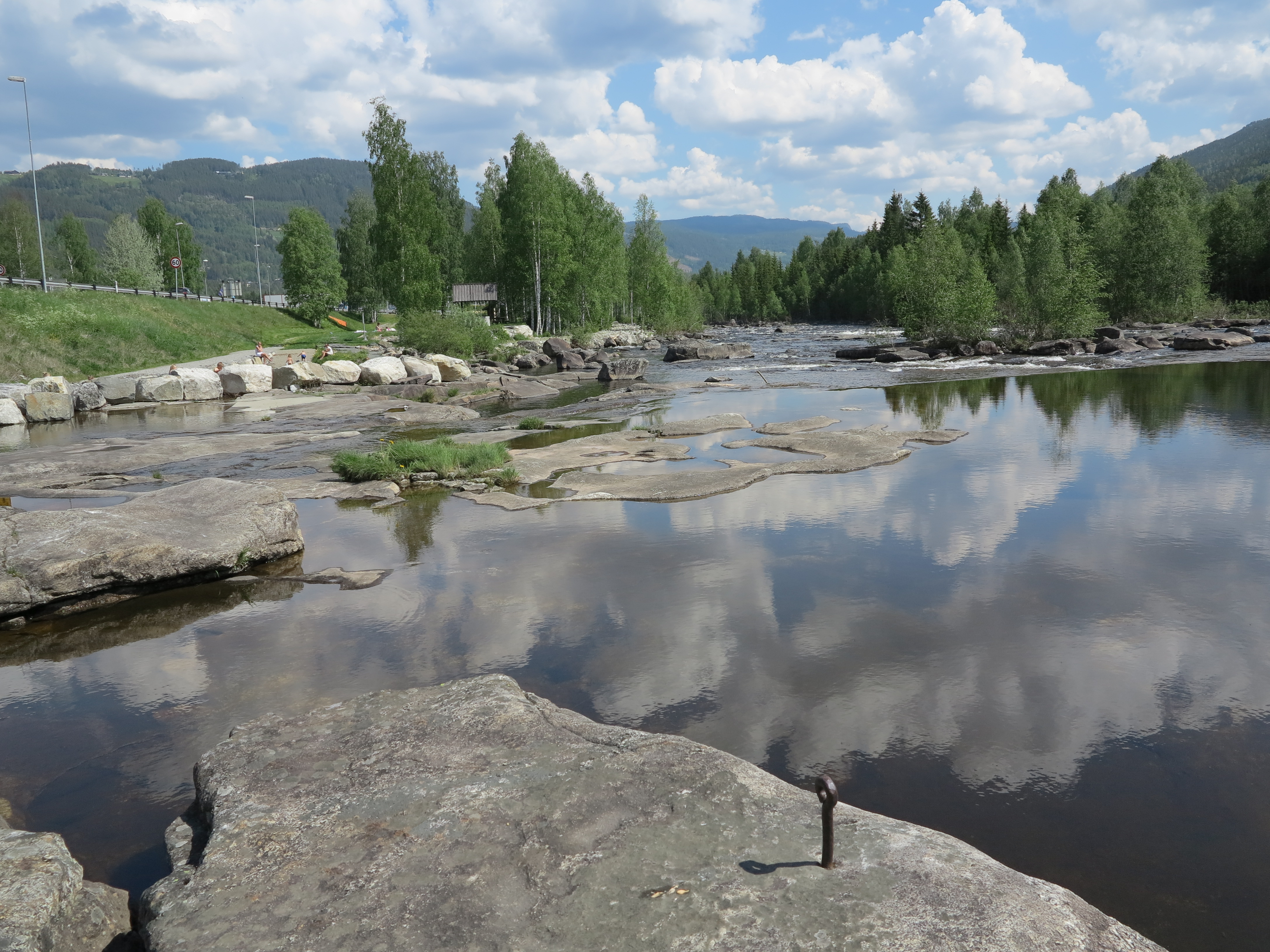 Bilete av Mobrua i juni